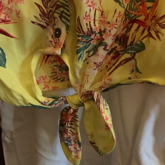 A New Day Floral Yellow Blouse - Picture 5 of 5